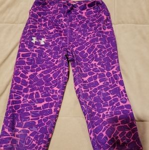 Youth sz small Under Armour fitted capris